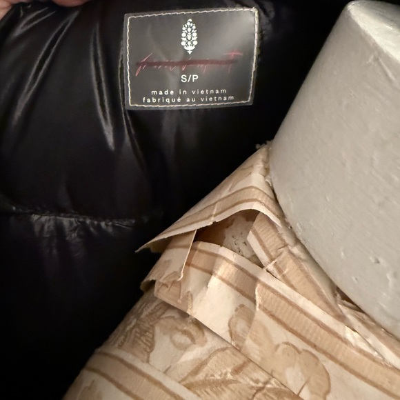 Free People Women's Black Puffer Jacket - Picture 2 of 14